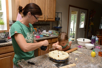 Greta and Erynn baking a pie2